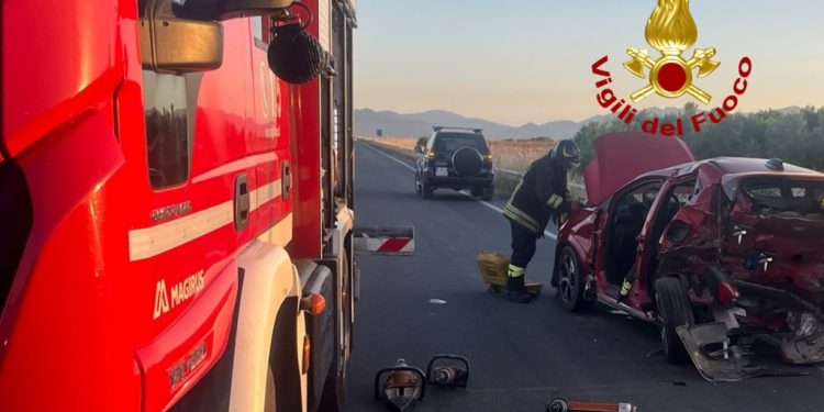 Tragico incidente ad Assemini, un deceduto e un bambino incastrato tra le lamiere
