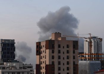 Nuovi attacchi incrociati tra Israele e Iran. Trump aveva chiesto a Netanyahu di non reagire ai missili di Teheran