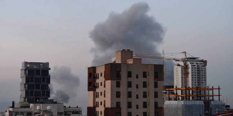 Nuovi attacchi incrociati tra Israele e Iran. Trump aveva chiesto a Netanyahu di non reagire ai missili di Teheran