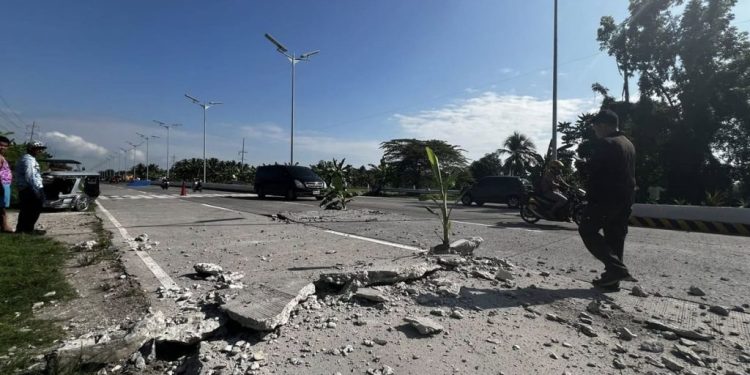 Forte scossa di terremoto di magnitudo 7.8 nelle Filippine, almeno 8 morti e 200 feriti