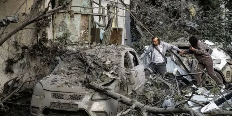 Drone ucraino contro autobus russo, sette civili morti e 11 feriti