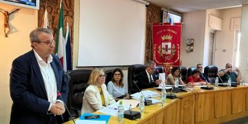Tossilo, gli assessori Cani e Laconi in Consiglio a Macomer: “La priorità della Regione è chiudere il commissariamento”