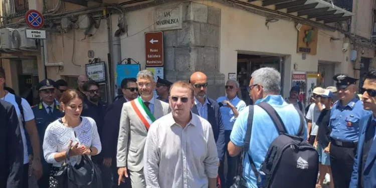 Maxi-scorta allo yacht dell’ambasciatore Usa, in transito anche in Sardegna: Interrogazione di Bonelli