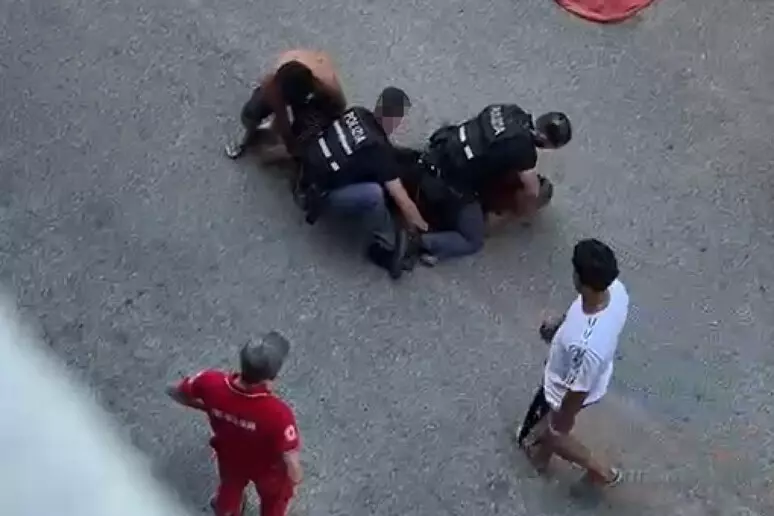 ‘Aiuto, basta’, muore durante un fermo di polizia