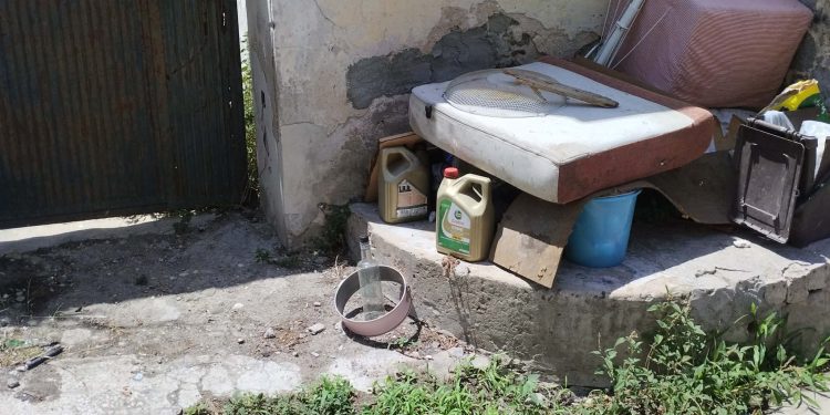 Discarica in pieno centro a Sestu: “La situazione è sempre così, il Comune non fa nulla”