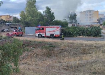 Paura a Sestu, in fiamma capanno con attrezzature: presenti i Vigili del Fuoco