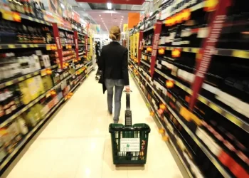 Rapporto Confcommercio, in Italia -14,4% esercizi al dettaglio tra il 2018 e il 2025 ma cresce il fatturato
