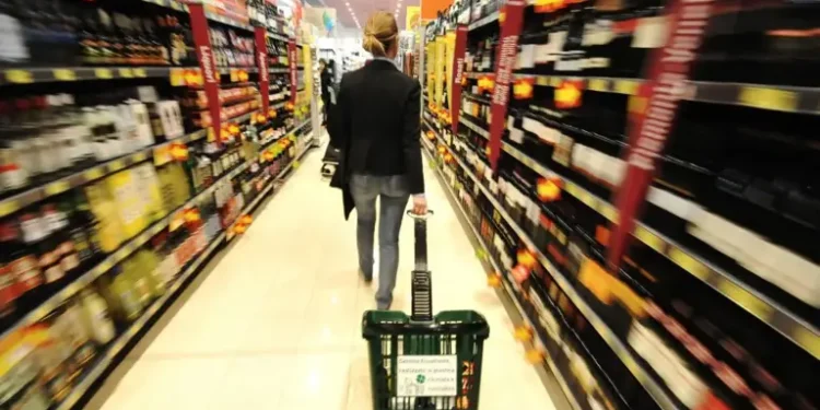 Rapporto Confcommercio, in Italia -14,4% esercizi al dettaglio tra il 2018 e il 2025 ma cresce il fatturato