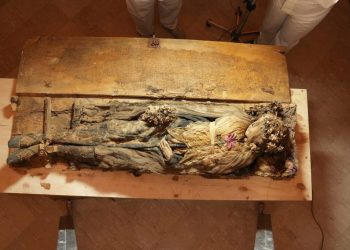 Ad Avellino torna alla luce mummia di una giovane donna dell’800