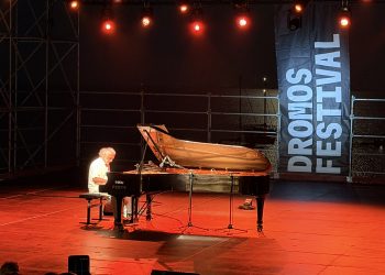 Tharros applaude Bollani: una serata tra virtuosismo, ironia e divertimento