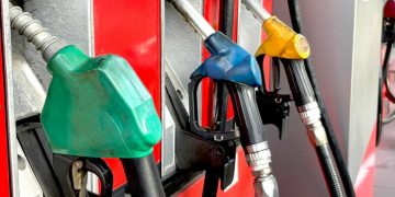 Caro carburanti, il Governo Meloni incapace di affrontare il problema: “Sconto di 17 centesimi sul gasolio fino al 6 agosto”