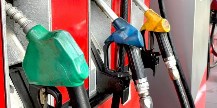 Caro carburanti, il Governo Meloni incapace di affrontare il problema: “Sconto di 17 centesimi sul gasolio fino al 6 agosto”