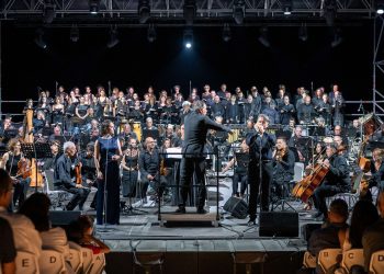 Sold out e lunga ovazione a Tharros per “Morricone dirige Morricone”
