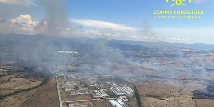 Fiamme a Iglesias, presente l’elicottero della Forestale