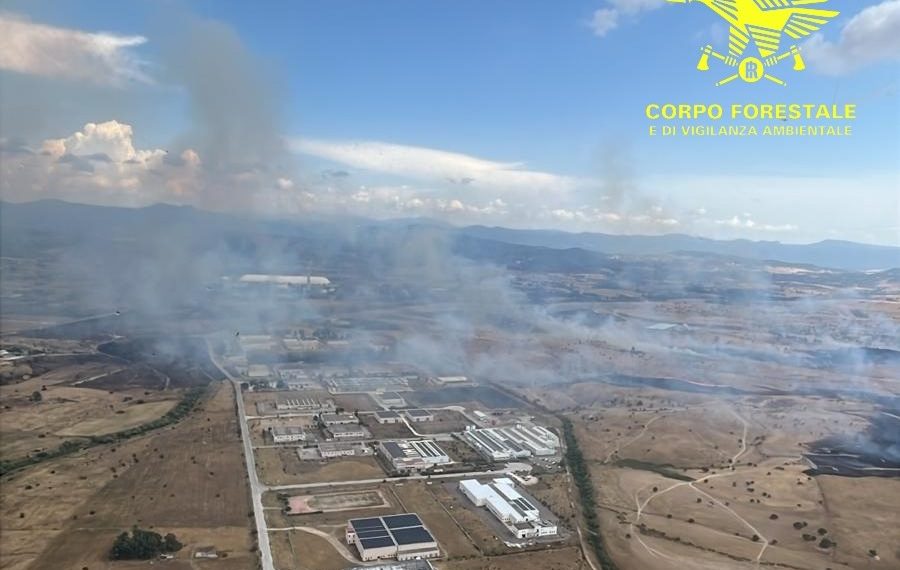 Fiamme a Iglesias, presente l’elicottero della Forestale