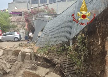 Maltempo, crolla un muro a Santa Teresa di Gallura