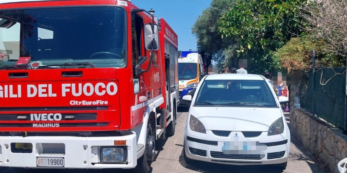 Tragedia a Palau, prende fuoco una casa: morto un uomo