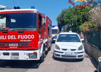Tragedia a Palau, prende fuoco una casa: morto un uomo