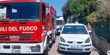 Tragedia a Palau, prende fuoco una casa: morto un uomo
