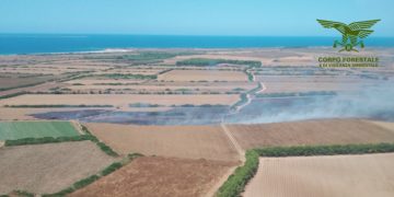 Fiamme a Lotzorai e Cabras, in azione mezzi aerei sugli incendi