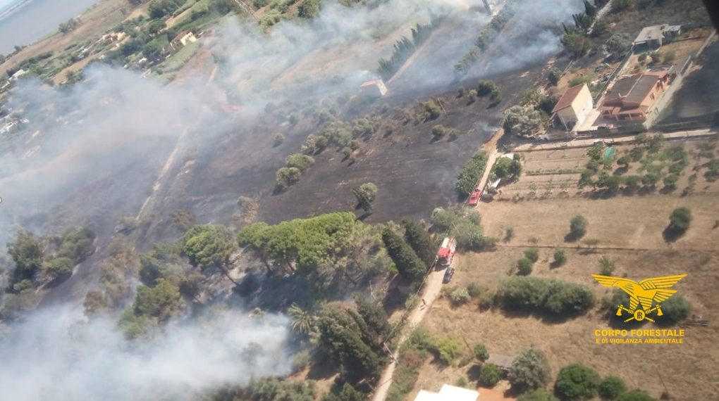 Vasti incendi in Sardegna, fiamme a Elmas e Fonni