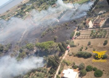 Vasti incendi in Sardegna, fiamme a Elmas e Fonni