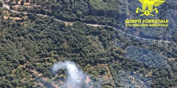 Fiamme a Guspini, in azione l’elicottero della Forestale