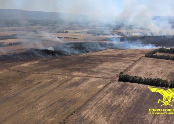Vento e caldo, incendio a Guspini: presente l’elicottero della Forestale