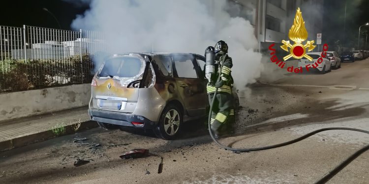 Sassari, nella notte data alle fiamme una macchina