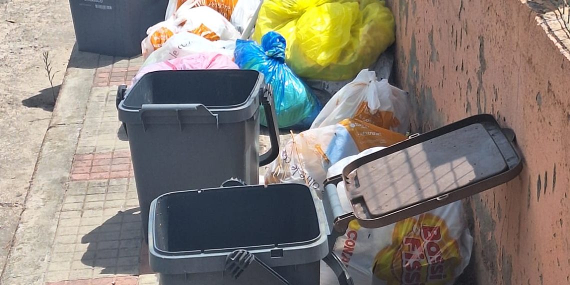 Capoterra, rifiuti abbandonati vicino alle Poste