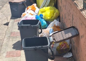 Capoterra, rifiuti abbandonati vicino alle Poste