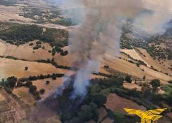 Inferno di fuoco in Sardegna, incendi a Narcao e Bono