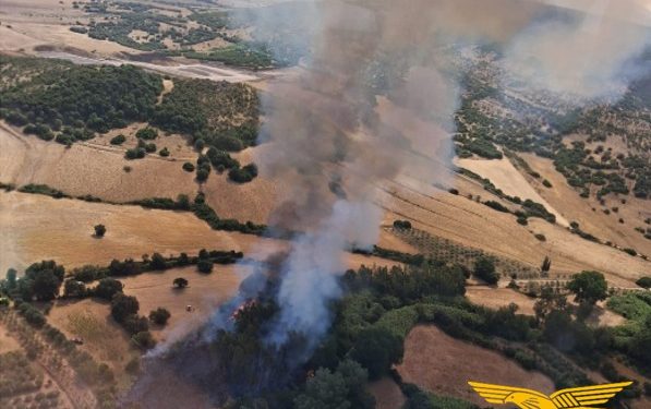 Inferno di fuoco in Sardegna, incendi a Narcao e Bono