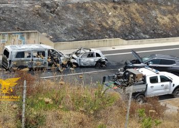 Paura a Maracalagonis, scontro frontale sulla 125: auto prende fuoco e scatena un incendio: presente un canadair