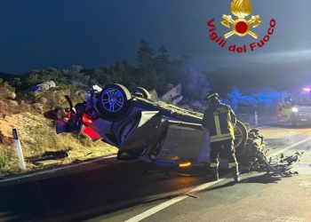 Liscia di Vacca, escono di strada con l’auto e si ribaltano: tre feriti