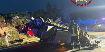 Liscia di Vacca, escono di strada con l’auto e si ribaltano: tre feriti