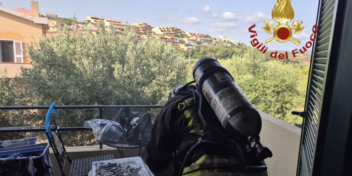 Palau, incendio in abitazione: intervento dei Vigili del Fuoco