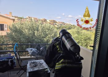 Palau, incendio in abitazione: intervento dei Vigili del Fuoco