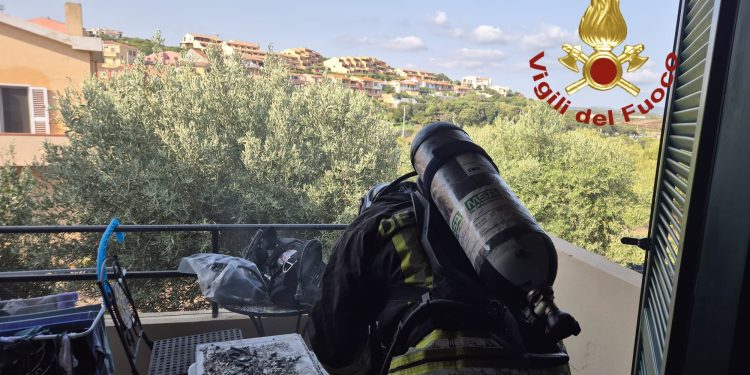 Palau, incendio in abitazione: intervento dei Vigili del Fuoco