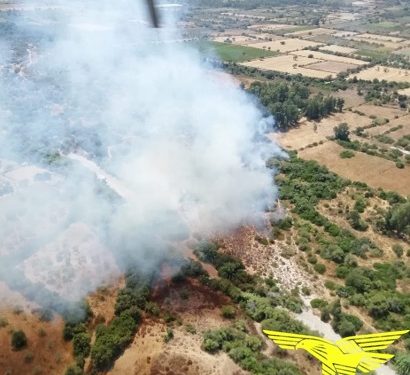 Fuoco a Triei, presente un elicottero antincendio