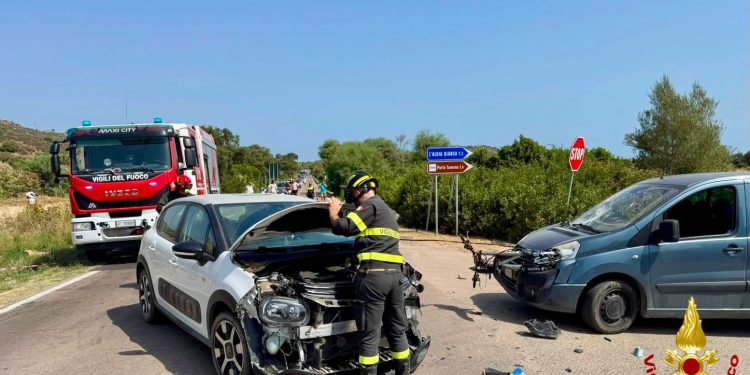 Scontro tra due auto e una moto a Loiri Porto San Paolo, motociclista in gravissime condizioni