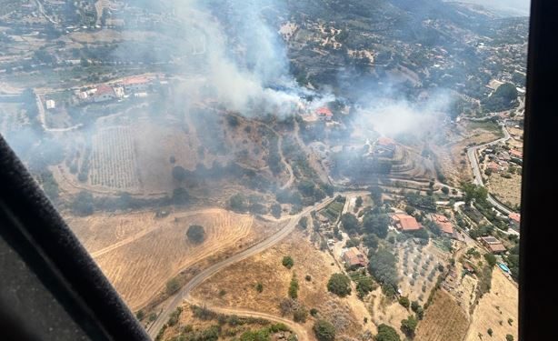 Fiamme a Ozieri, in azione due elicotteri della Forestale