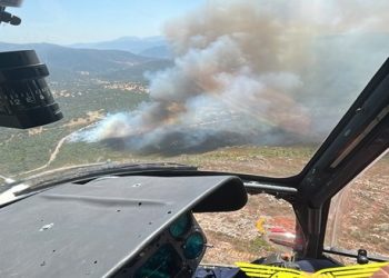Fiamme a Padru e Pimentel: in azione canadair ed elicotteri