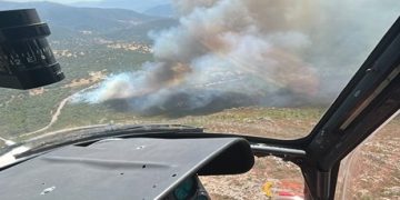 Fiamme a Padru e Pimentel: in azione canadair ed elicotteri