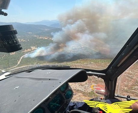Fiamme a Padru e Pimentel: in azione canadair ed elicotteri