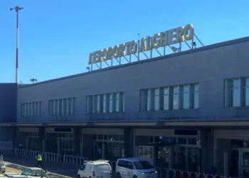 Malore ad un passeggero, volo Tunisi-Nizza atterra in emergenza ad Alghero