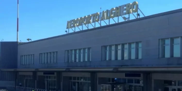 Malore ad un passeggero, volo Tunisi-Nizza atterra in emergenza ad Alghero