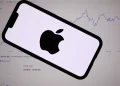 Apple supera i 5.000 miliardi di dollari di valore, è la prima volta