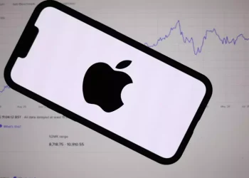 Apple supera i 5.000 miliardi di dollari di valore, è la prima volta