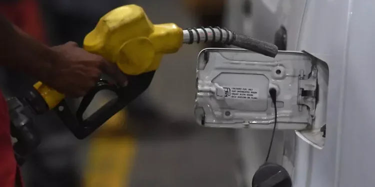 Codacons, su carburanti a luglio e agosto stangata da 10,8 miliardi